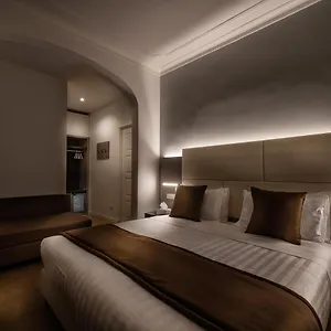 Konukevi Trinita Grand, Roma